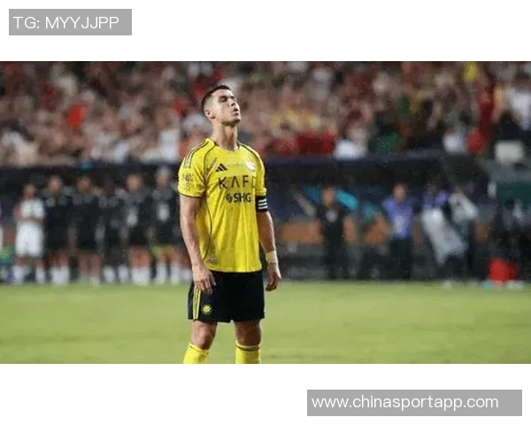 C罗个人净资产突破14亿美元成为全球足坛首位亿万富翁 C罗个人净资产突破14亿美元成为全球足坛首位亿万富翁