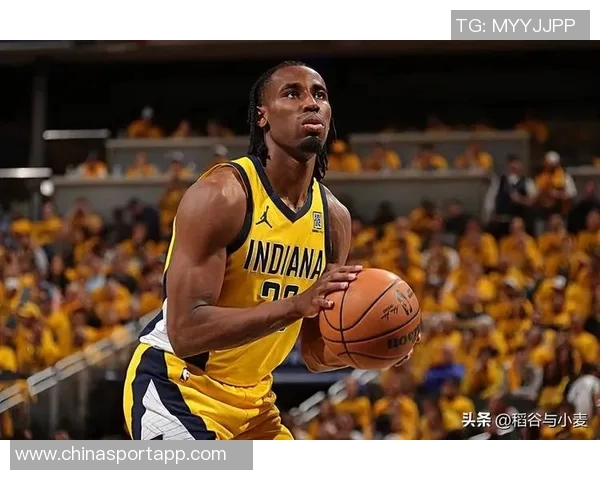 内史密斯表现稳健贡献12分关键时刻三分球助力球队胜利