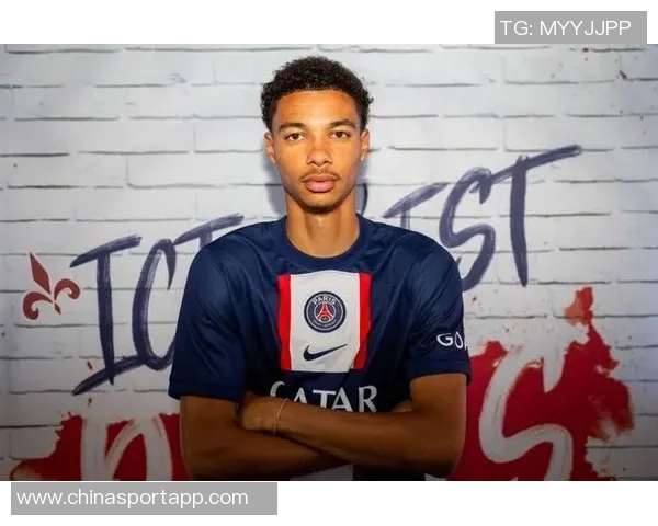 埃基蒂克身披法国队9号球衣有望首发出战引发热议 埃基蒂克身披法国队9号球衣有望首发出战引发热议