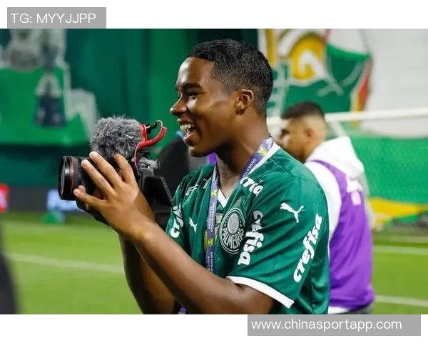 恩德里克本赛季仍未出场国际比赛间歇携妻子畅游摩洛哥度假 恩德里克本赛季仍未出场国际比赛间歇携妻子畅游摩洛哥度假